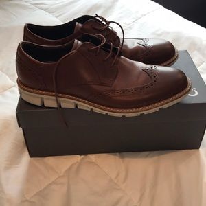 Men’s Ecco “Jeremy” size 9 hybrid dress shoes